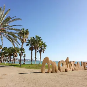 https://malaga-center-holidays-paseo-de-reding.es-andalucia.com