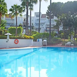 https://white-pearl-beach-elviria.es-andalucia.com