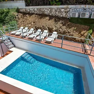 https://luxury-apartment-with-private-pool-near-beach.es-andalucia.com
